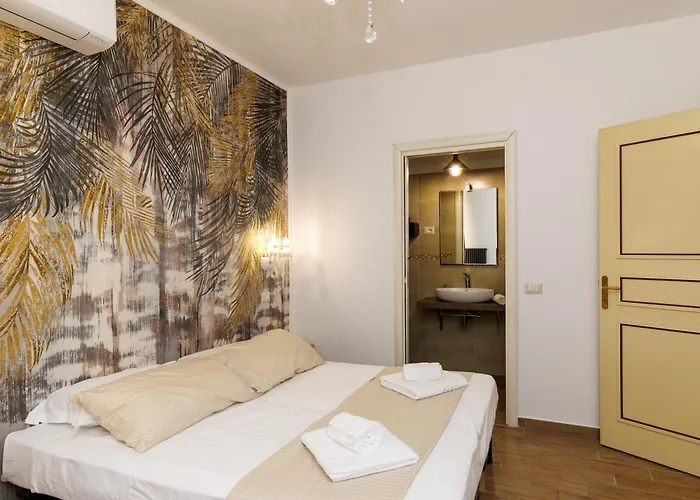 Via Veneto Art - 4*