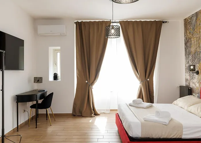 Via Veneto Art - 4*